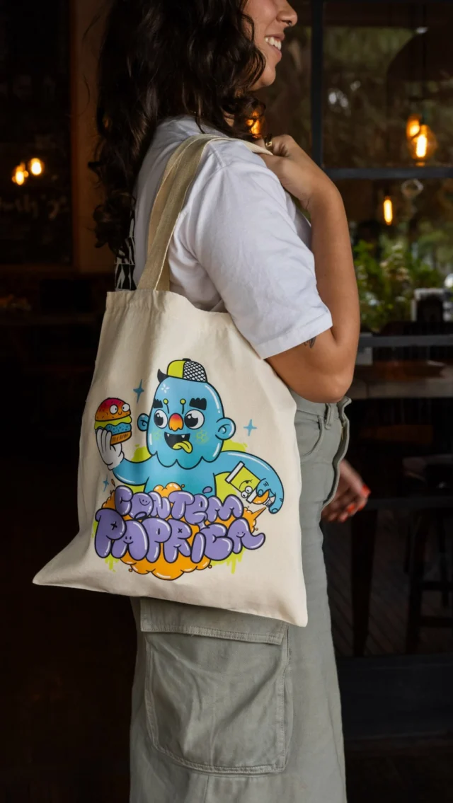 Vai ter Kombo de Aniversário e com presente pra você!
Burger Emmy + Shake de Pistache Crocante = leve uma ecobag exclusiva pra casa ✨
E TEM MAIS: a partir das 18h, o artista YONG estará personalizando as ecobags, que foram ilustradas por ele,  na unidade do SHS. 🎨
🗓️ 30/11
📍Páprica | 204 norte 
*Ecobags disponíveis enquanto tiver estoque